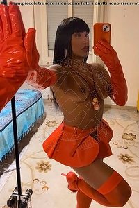 Foto selfie trans escort Miss Pocahontas Bologna 3398059304