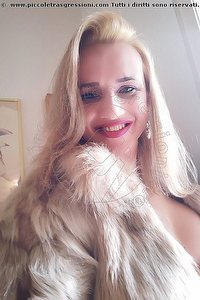 Foto selfie trans Amanda Blond Arezzo 3342302085