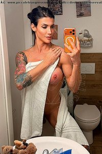 Foto selfie hot trans escort Victoria Carvalho Pornostar Alessandria 3922570304
