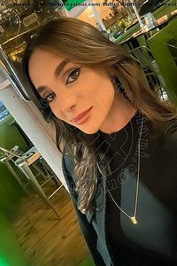 Foto selfie trans Helena Meirelles Milano 3447974968