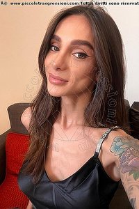 Foto selfie trans Helena Meirelles Milano 3447974968