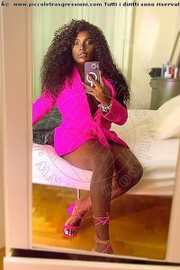 Foto selfie trans Karol Bombom Londra 00447438614130