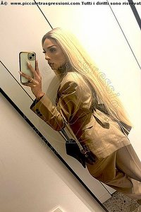 Foto selfie trans escort Brunna Campanaro Rimini 0033759818179