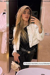 Foto selfie trans escort Rafaella Menicucci Xxl Firenze 3447385061