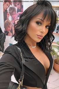 Foto selfie trans Rafaela Bastos Rimini 3295579942