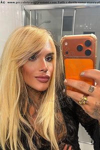 Foto selfie trav Gaby Brazil Milano 3932892520