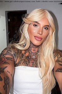 Foto selfie trav Gaby Brazil Milano 3932892520