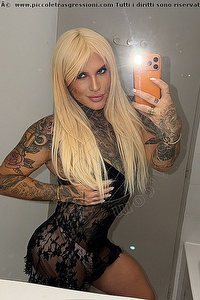Foto selfie trav Gaby Brazil Milano 3932892520