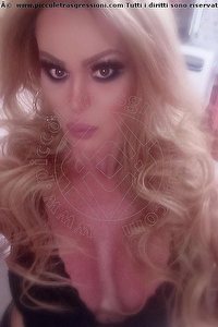 Foto selfie trans Evelyn Braga Arco 3201959448