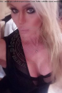 Foto selfie trans Evelyn Braga Arco 3201959448