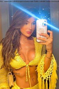 Foto selfie trans Danyela Alves Milano 3288387598