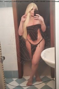 Foto selfie trans escort Barbie Bionda Villa Rosa 3888776528