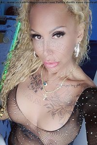 Foto selfie trans escort Barby Piel Morena Latina Hannover 004917676460548