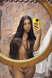 Foto selfie trans Alícia Lins Milano 3247827663
