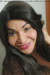 Foto selfie trans Tainá Oliveira Prato 3285382487