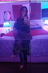 Foto selfie trans Antara Valen Milano 3299564752