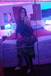 Foto selfie trans Antara Valen Milano 3299564752