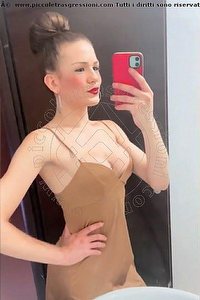 Foto selfie trans Red Barbie Torino 3297472971