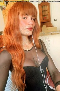 Foto selfie trans Red Barbie Torino 3297472971