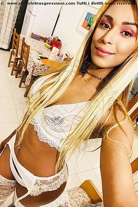 Foto selfie trans Tiffany Oliveira Roma 3896523514