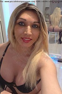 Foto selfie trans Michelly Stradella 3283423921