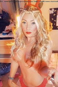 Foto selfie trans escort Diamante Udine 3532015457