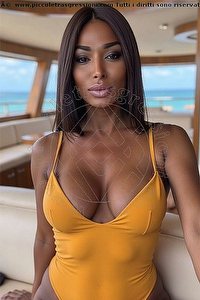 Foto selfie trans Monik Lestrange Bari 3248188289