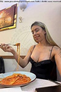 Foto selfie trans escort Pornostar Riane Mello Pescara 3388235590