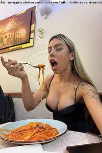 Foto selfie trans escort Pornostar Riane Mello Pescara 3388235590