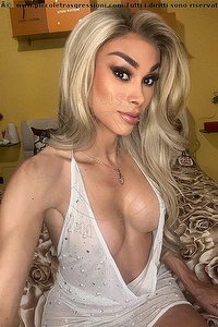 Foto selfie trans Eduarda Vogue Alessandria 3478447704