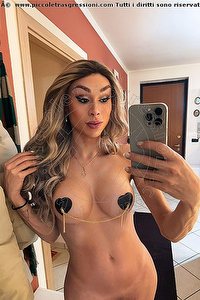 Foto selfie trans Eduarda Vogue Alessandria 3478447704