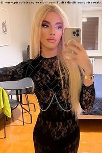 Foto selfie trans Rafaella Menicucci Xxl Napoli 3311310618