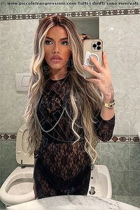 Foto selfie trans Rafaella Menicucci Xxl Napoli 3311310618