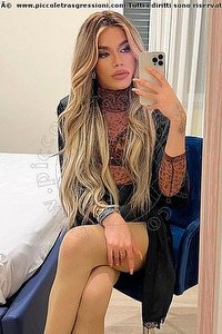 Foto selfie trans Rafaella Menicucci Xxl Napoli 3311310618