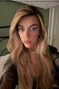 Foto selfie trans escort Rafaella Menicucci Xxl Firenze 3447385061