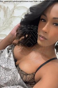 Foto selfie trans Gabrielly Victoria Parigi 0033610325585