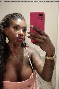 Foto selfie trans Tuanny Nogueira Lugano 0041765422955