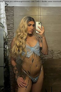 Foto selfie trav escort Sarah Brescia 3205680131