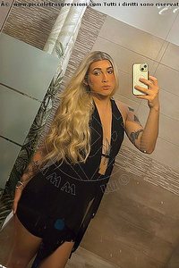 Foto selfie trav escort Sarah Brescia 3205680131