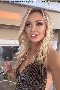 Foto selfie girls Rayza Gold Latina 3295723585