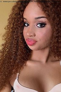 Foto selfie trans escort Evelyn Domenicana Cuneo 3516154564