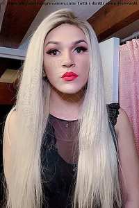 Foto selfie trans Giulia Araujo Torino 3273719219